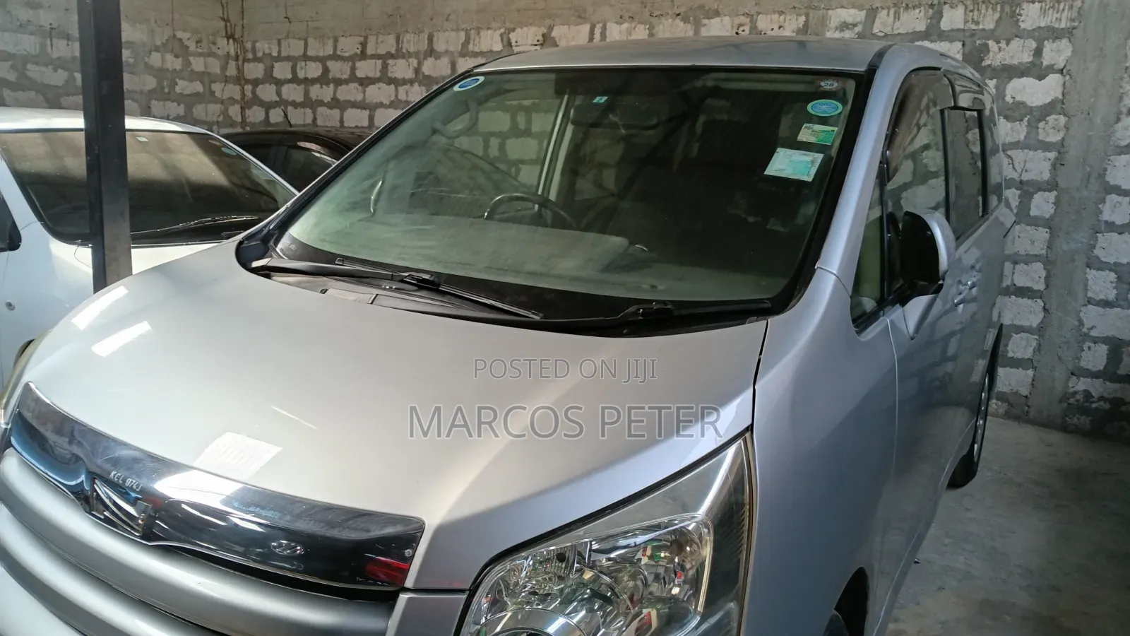 Toyota Noah 2017 Silver