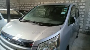 Toyota Noah 2017 Silver