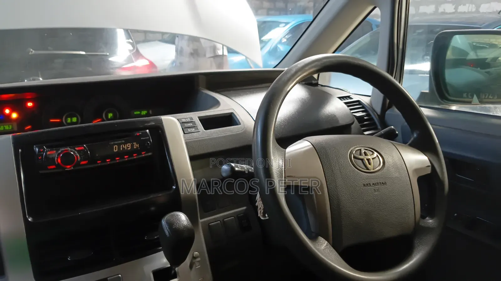 Toyota Noah 2017 Silver