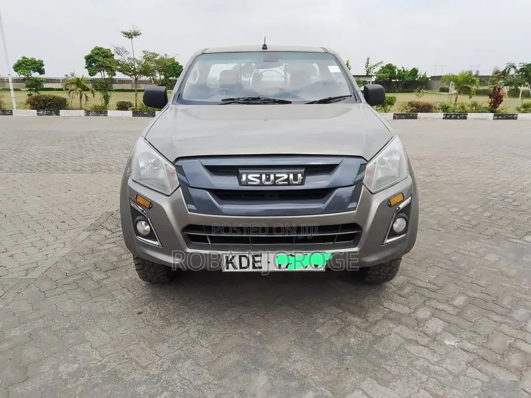 Isuzu D-MAX 2022 Beige