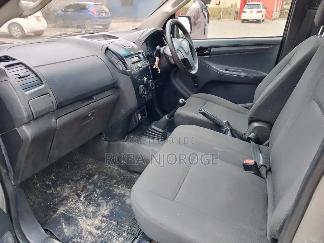 Isuzu D-MAX 2022 Beige