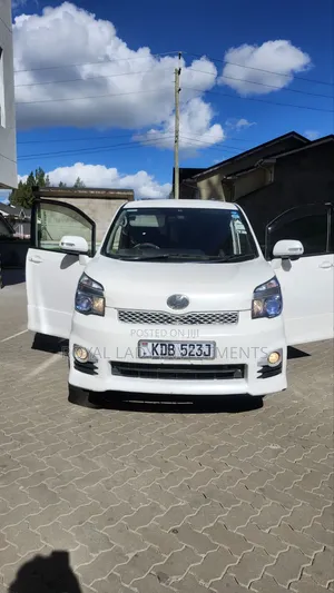 Toyota Voxy 2013 White