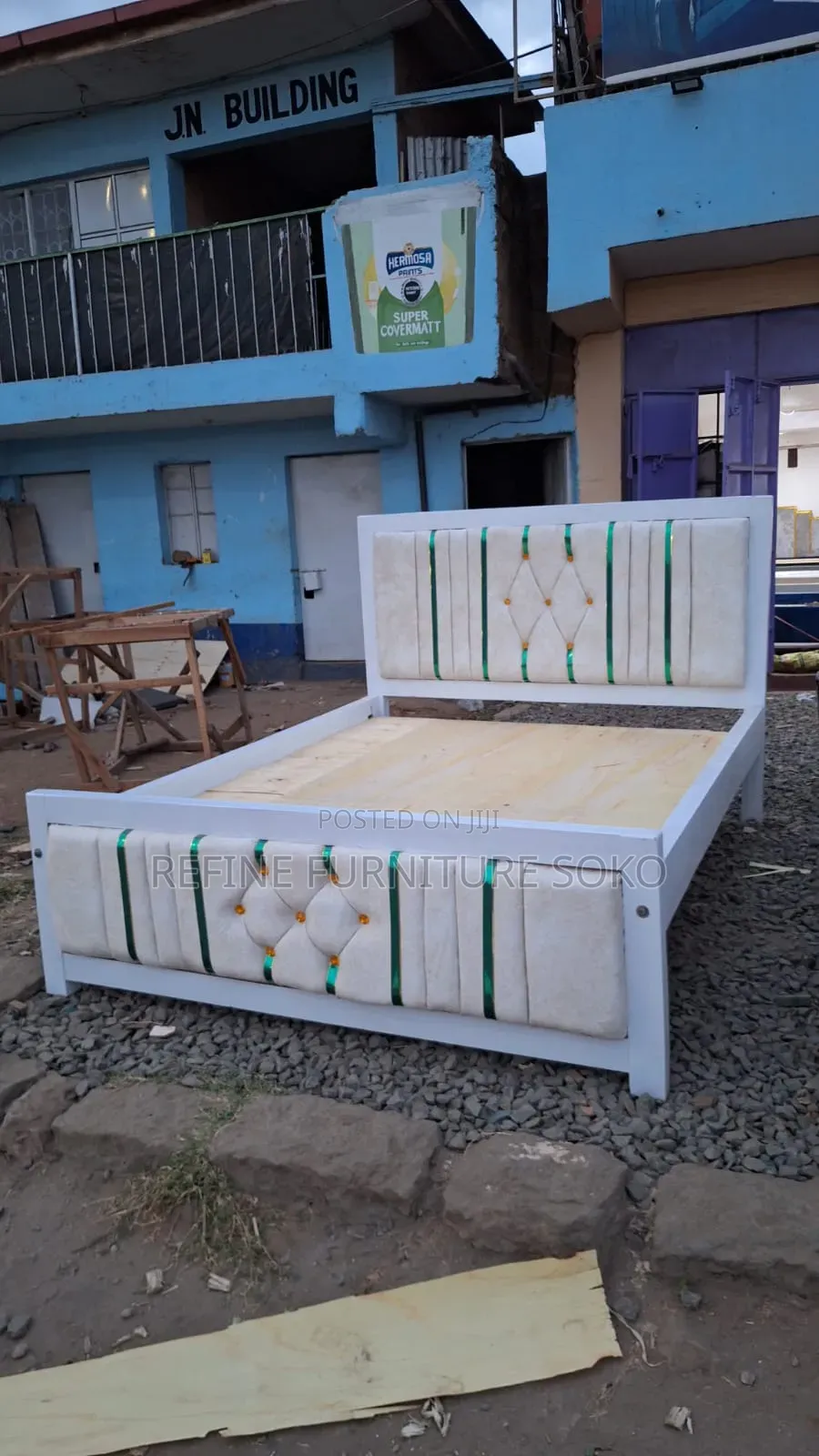 Mocket Bed Available With Fluffy and Warm Fabric
