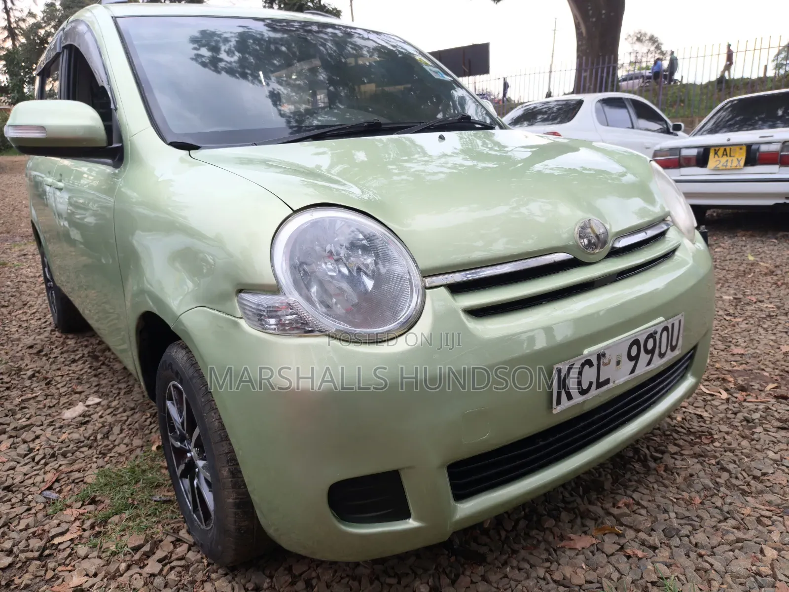 Toyota Sienta 2010 Green