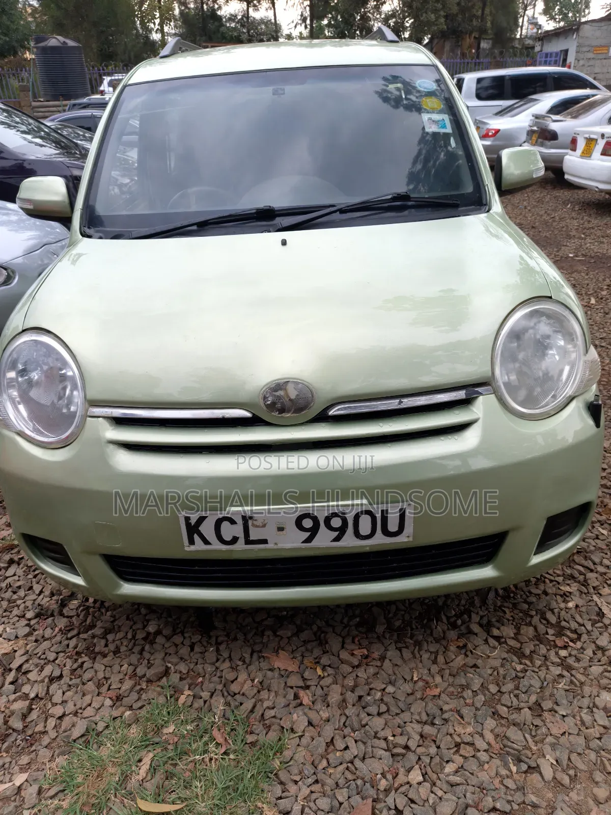 Toyota Sienta 2010 Green