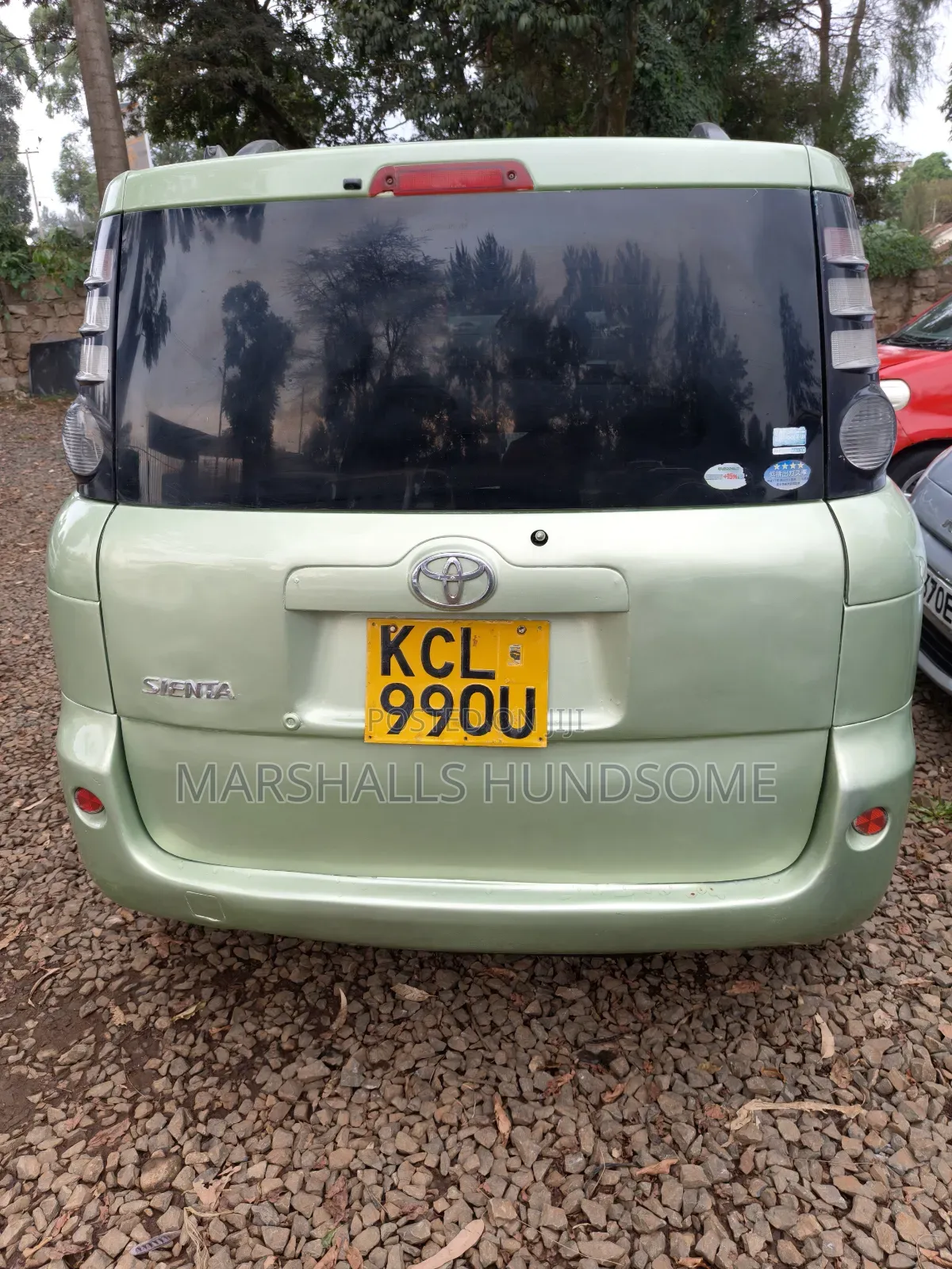 Toyota Sienta 2010 Green