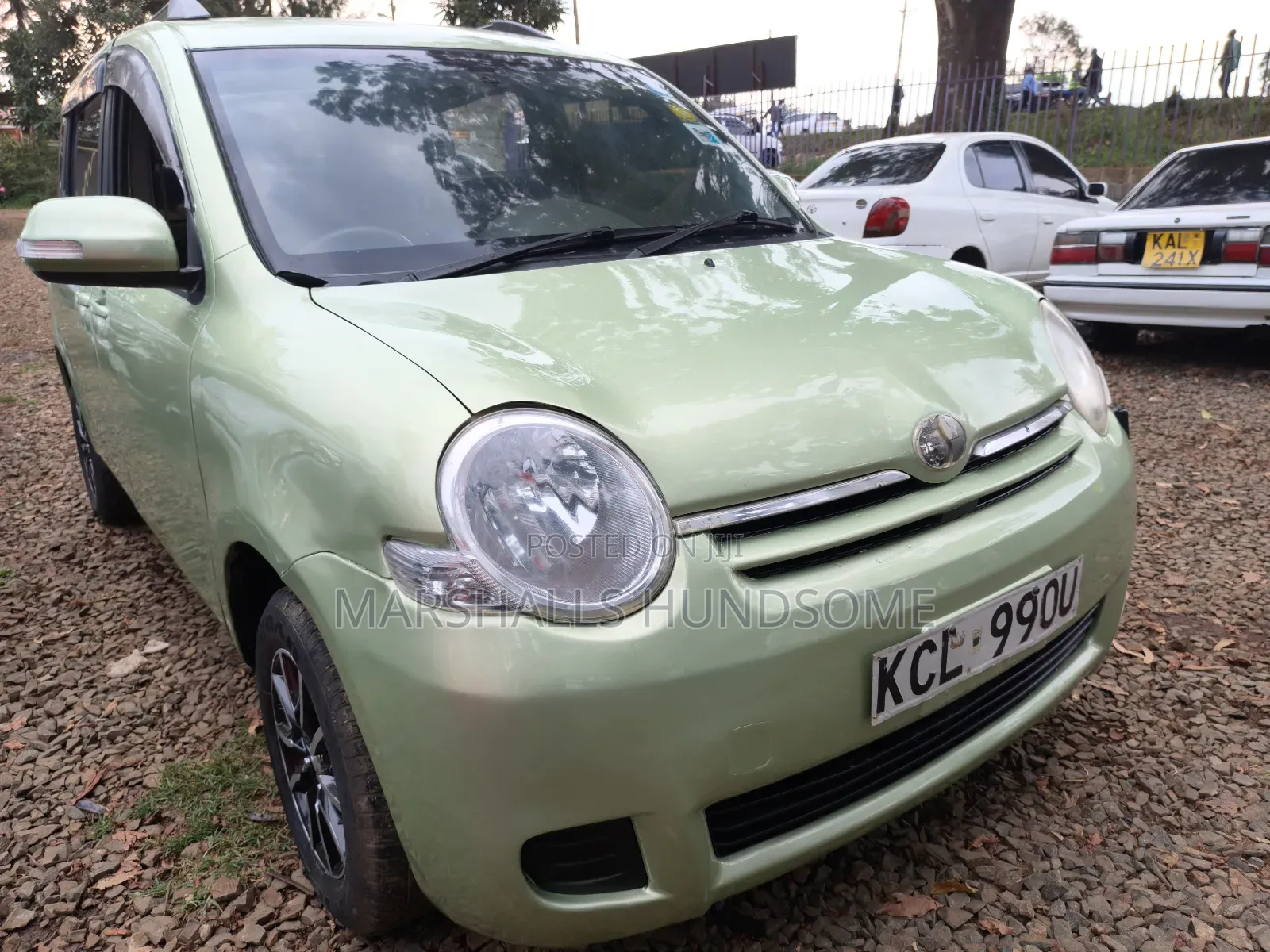 Toyota Sienta 2010 Green