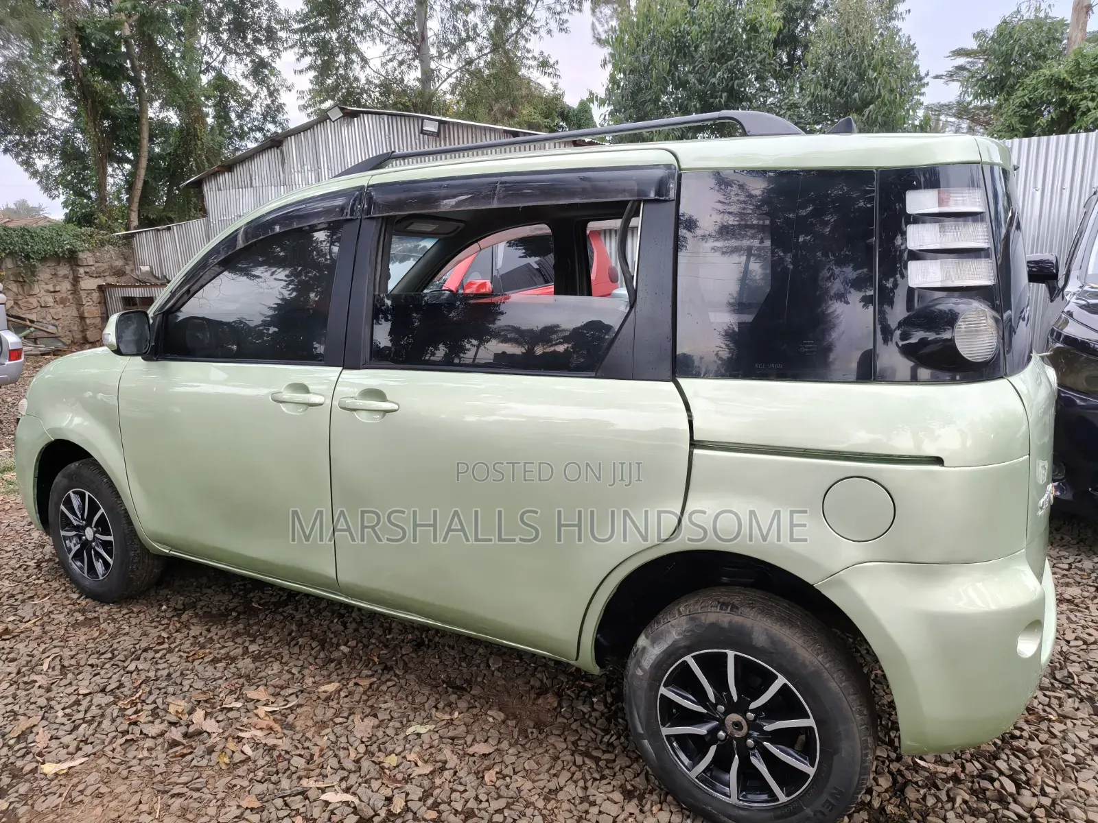 Toyota Sienta 2010 Green