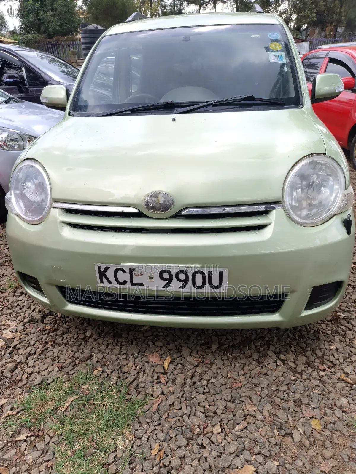 Toyota Sienta 2010 Green
