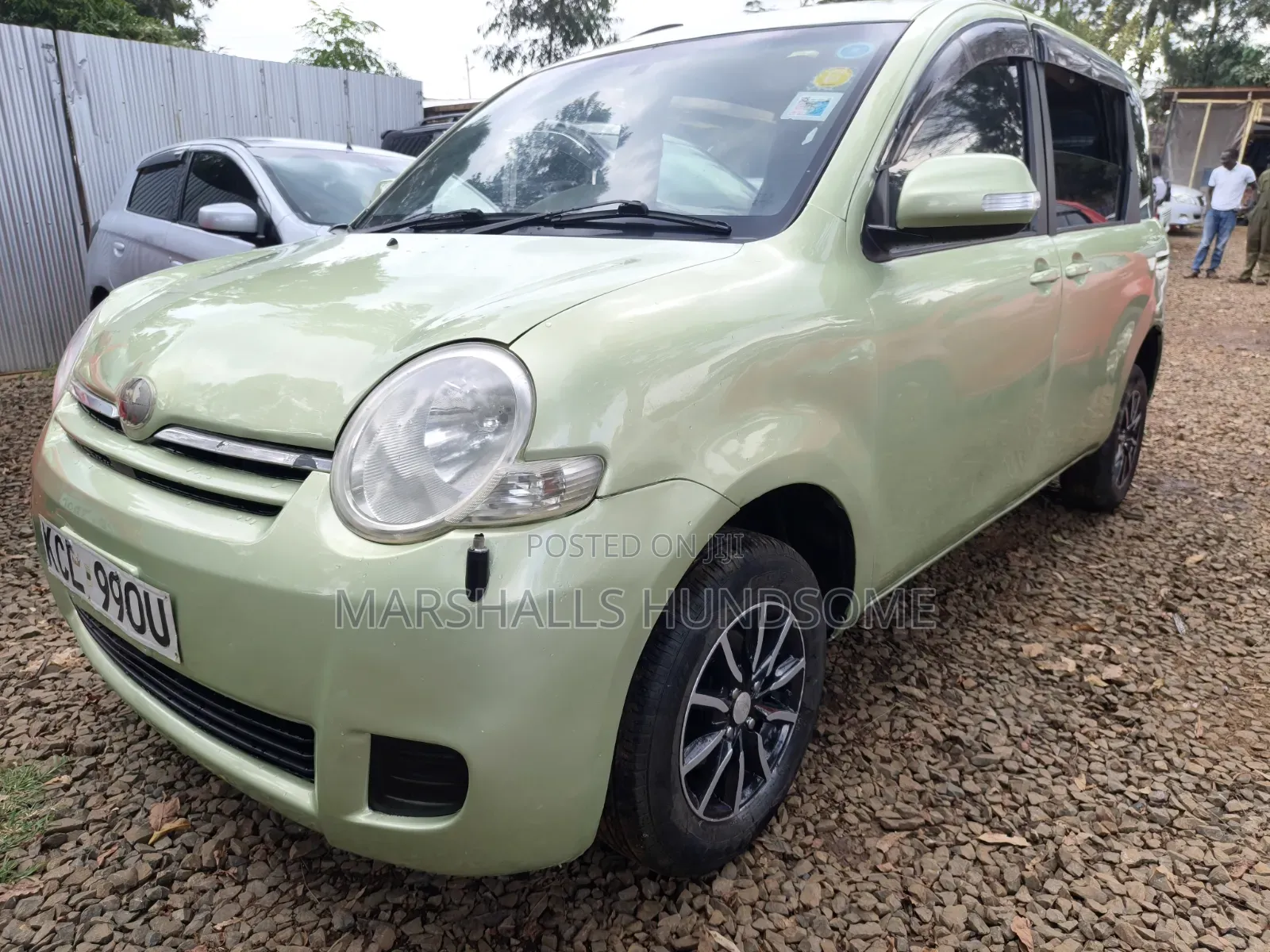 Toyota Sienta 2010 Green