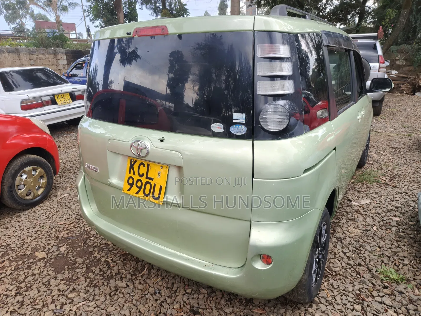 Toyota Sienta 2010 Green
