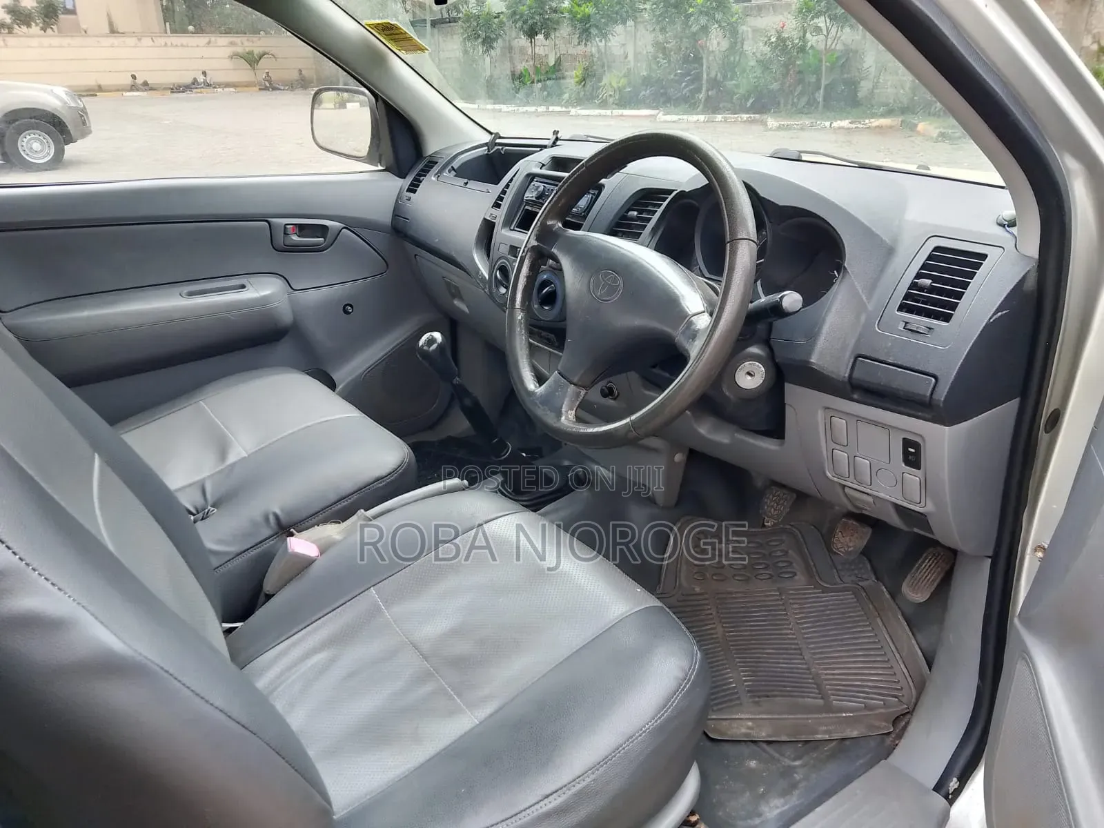 Toyota Hilux 2011 Silver
