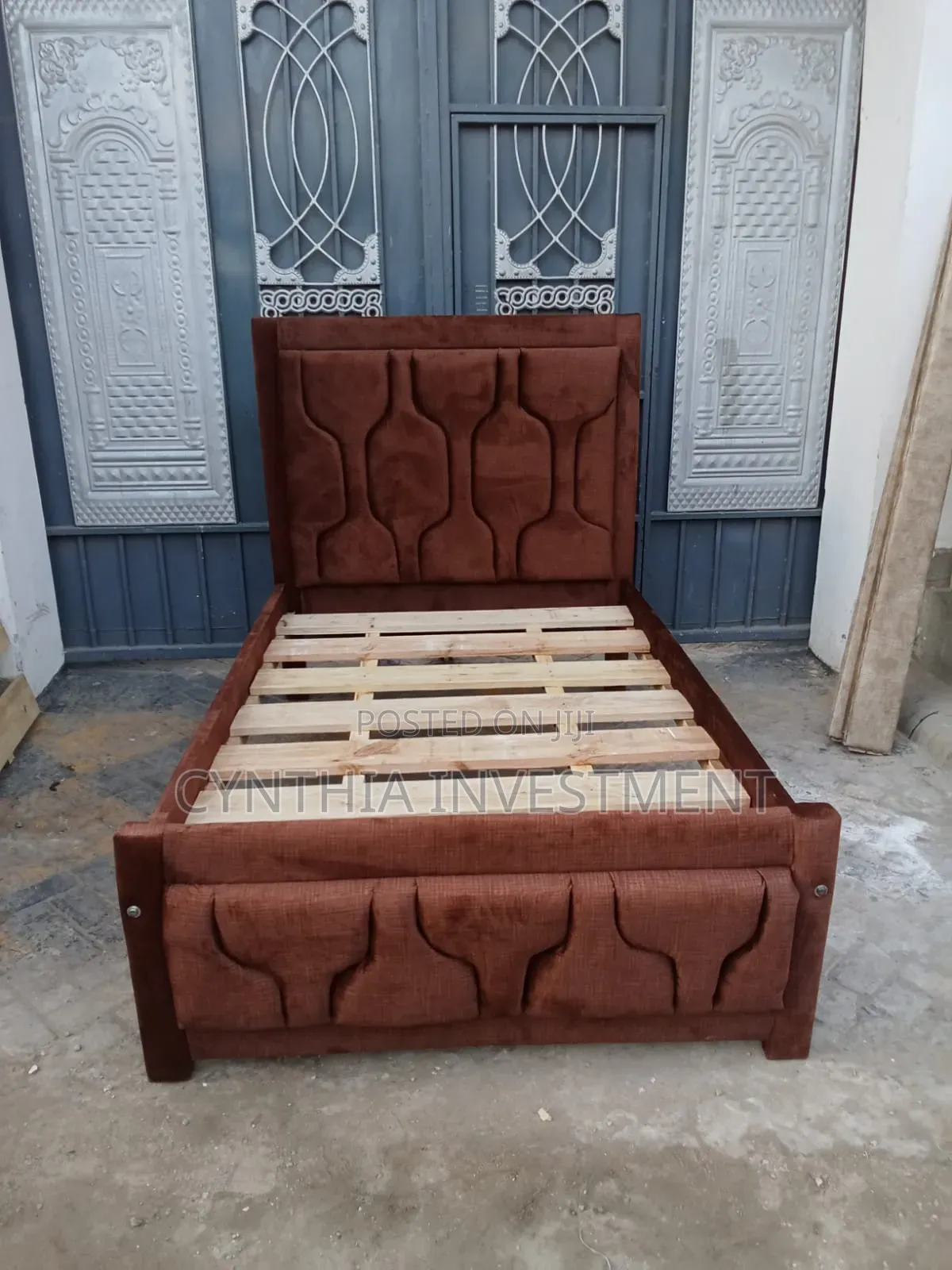 Brown 4 by 6 Mocket Bed