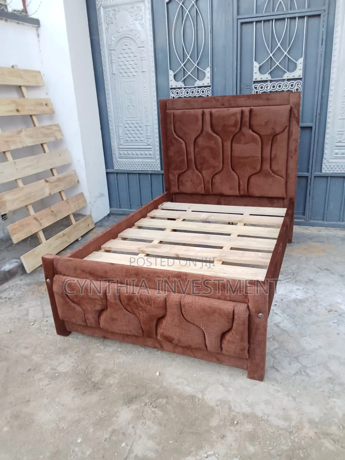 Brown 4 by 6 Mocket Bed