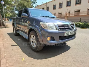 Toyota Hilux 2014 Gray