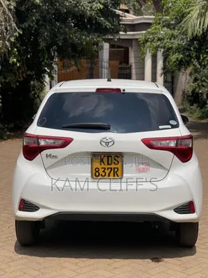 Toyota Vitz 2017 White