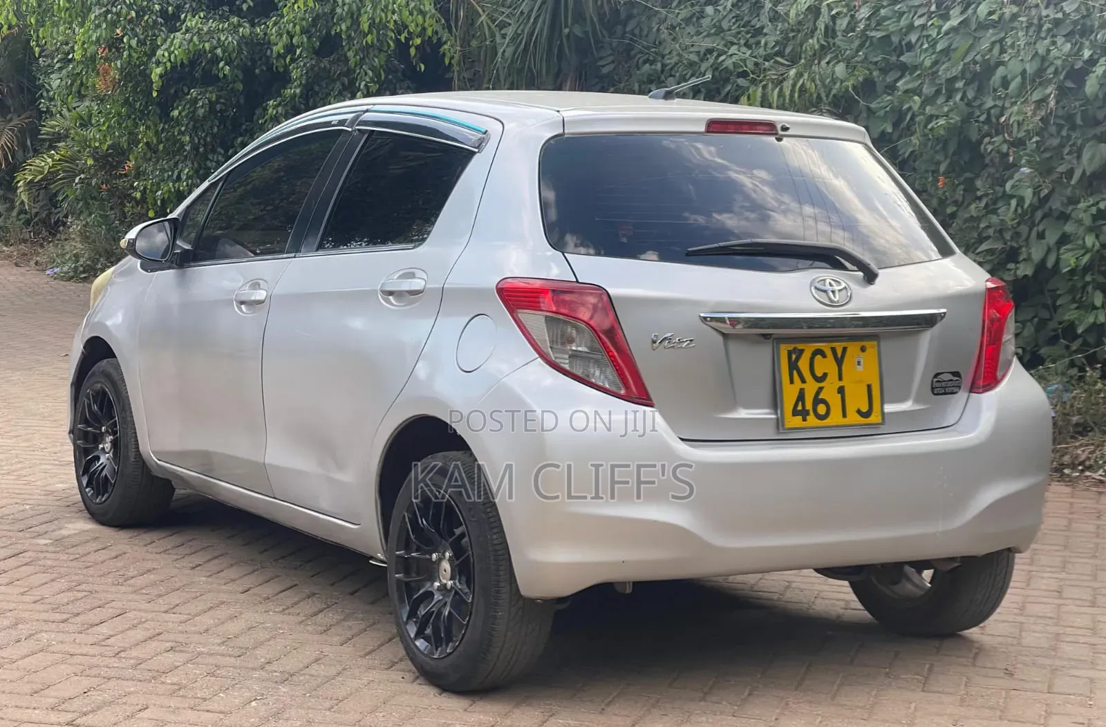 Toyota Vitz 2012 Silver