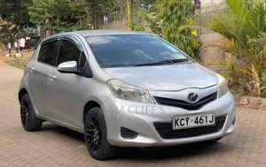 Toyota Vitz 2012 Silver