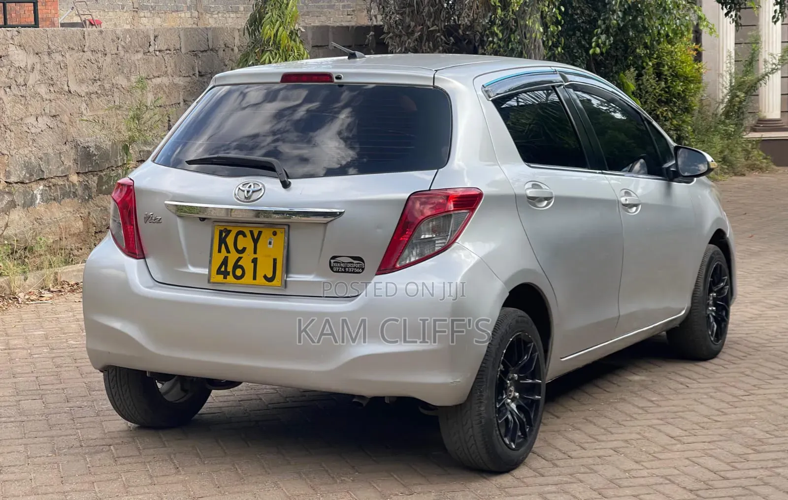 Toyota Vitz 2012 Silver