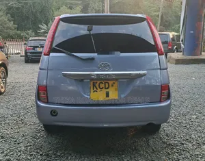 Toyota ISIS 2009
