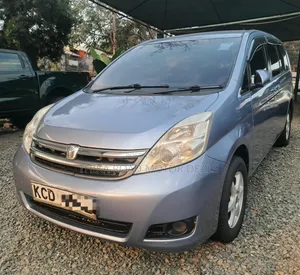 Toyota ISIS 2009