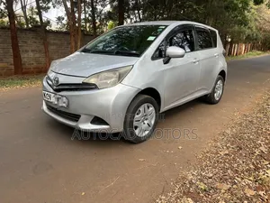Toyota Ractis 2012 Silver