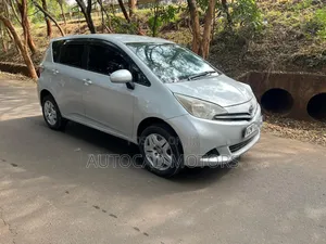 Toyota Ractis 2012 Silver