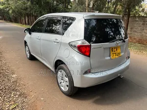 Toyota Ractis 2012 Silver