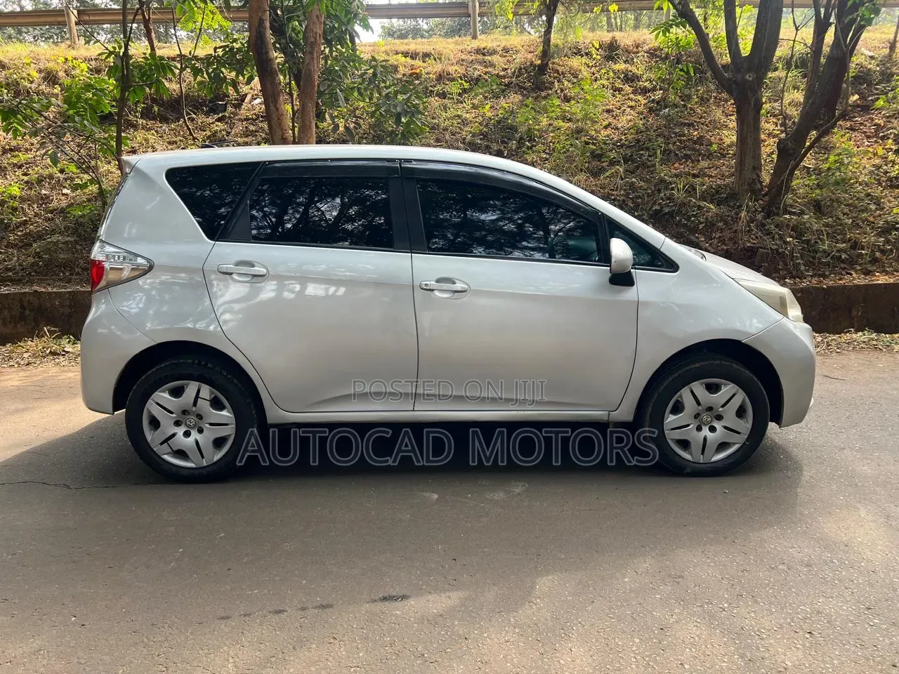 Toyota Ractis 2012 Silver