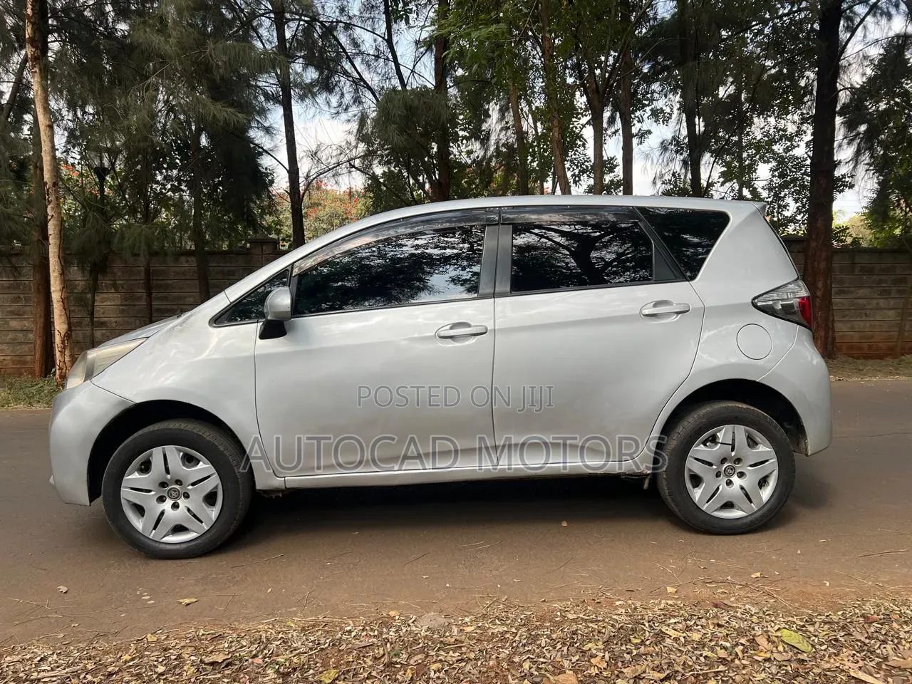 Toyota Ractis 2012 Silver