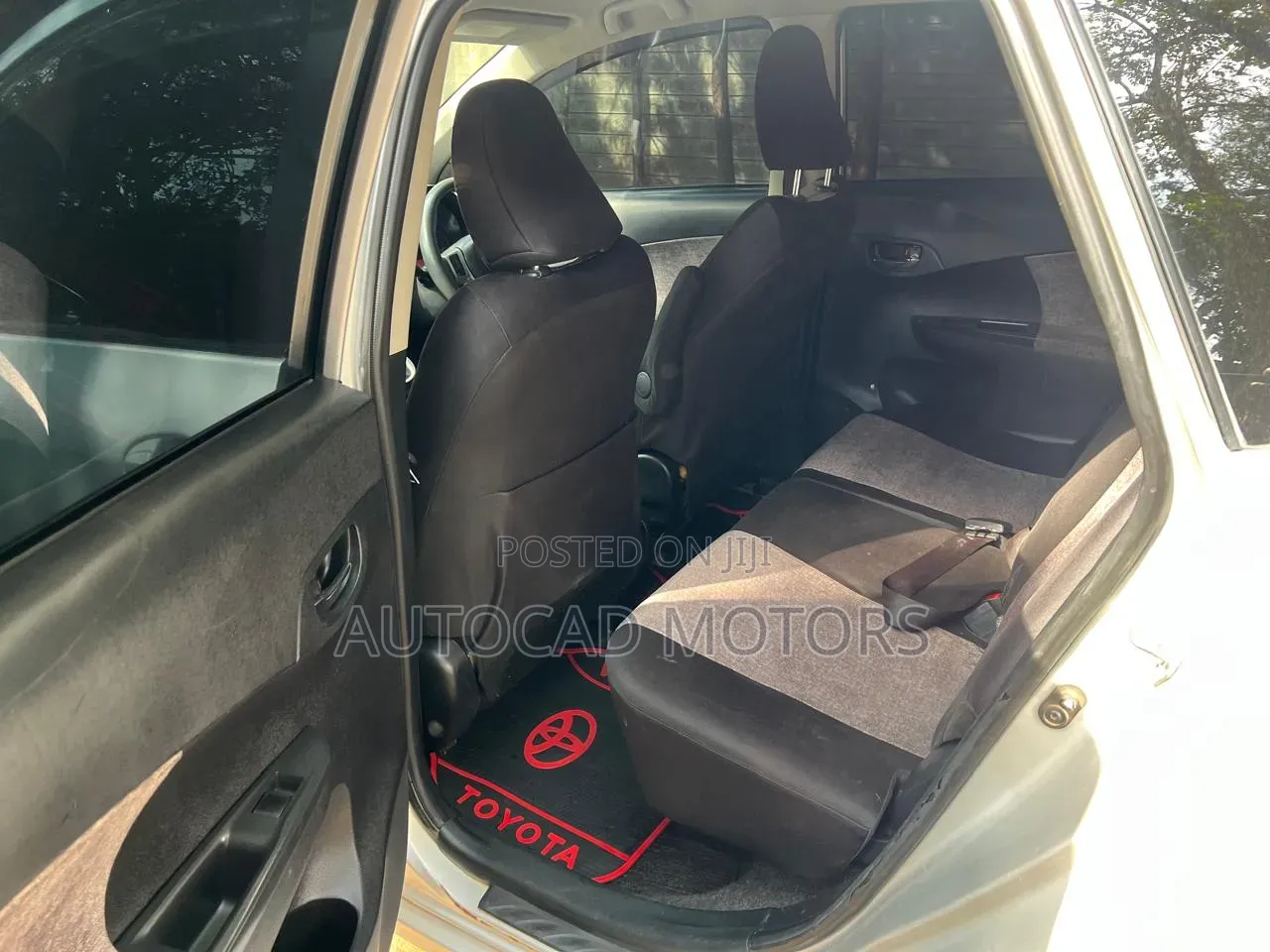 Toyota Ractis 2012 Silver