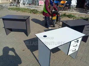 Compact 0.9m Wooden Desk for Dedicated Laptop Work Sessions