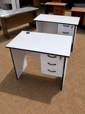 Compact 0.9m Wooden Desk for Smooth Computer Work Routines
