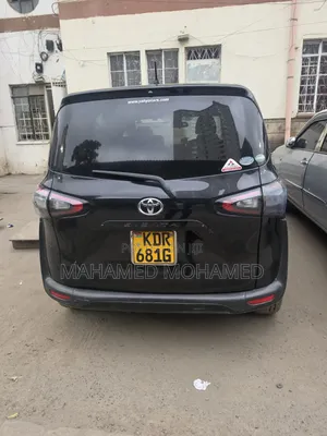 Toyota Sienta 2017 Black