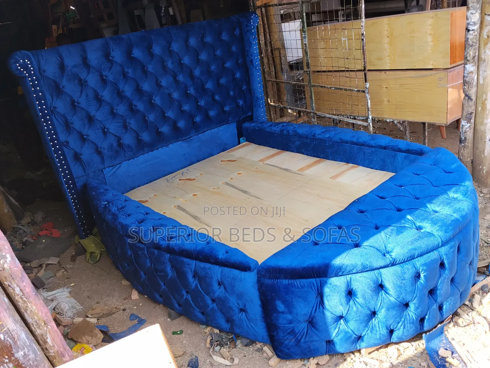 5x6 Elegant Dreamy Circular Upholstered Bed