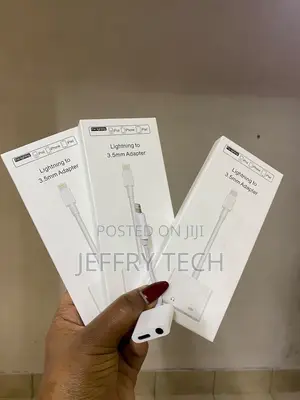 Lightning to 3.5 Mm Audio and Charge Adapter Splitter
