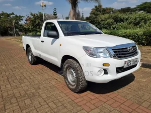 Toyota Hilux 2016 White
