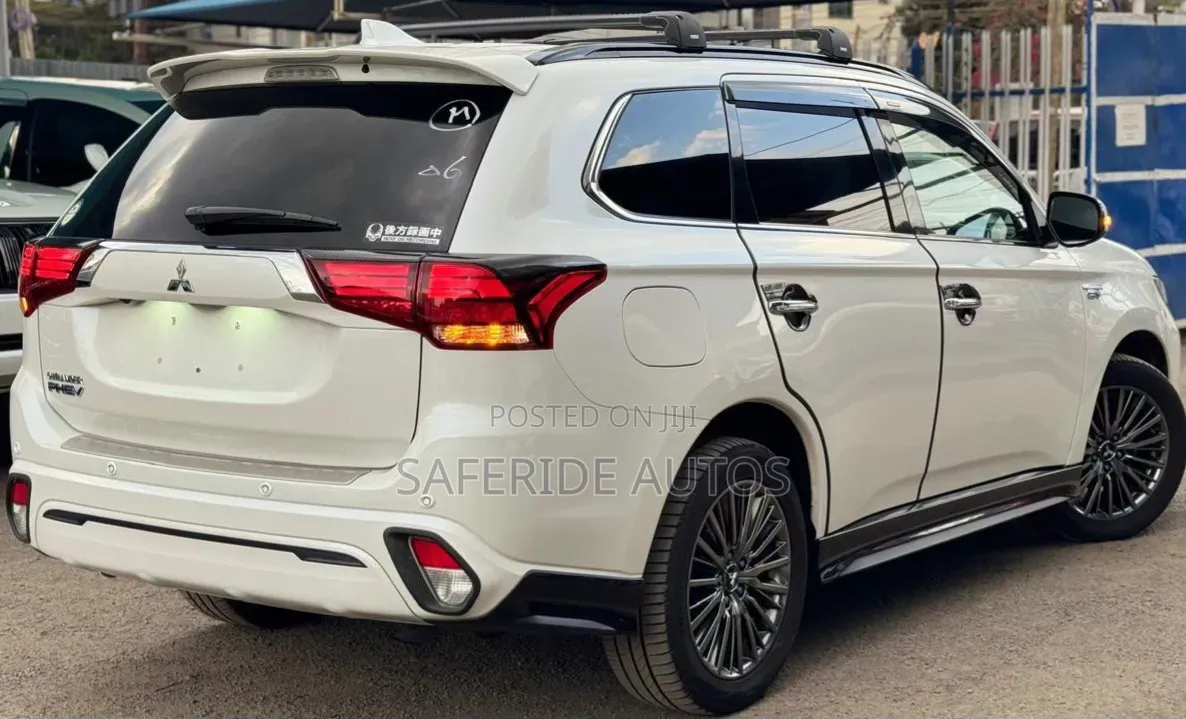 Mitsubishi Outlander 2019 White