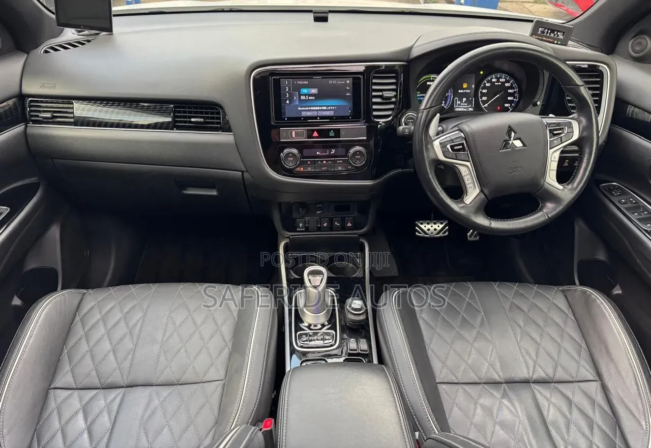 Mitsubishi Outlander 2019 White