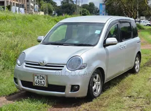 Toyota Sienta 2010 Silver