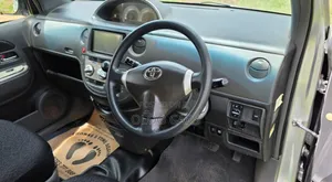 Toyota Sienta 2010 Silver