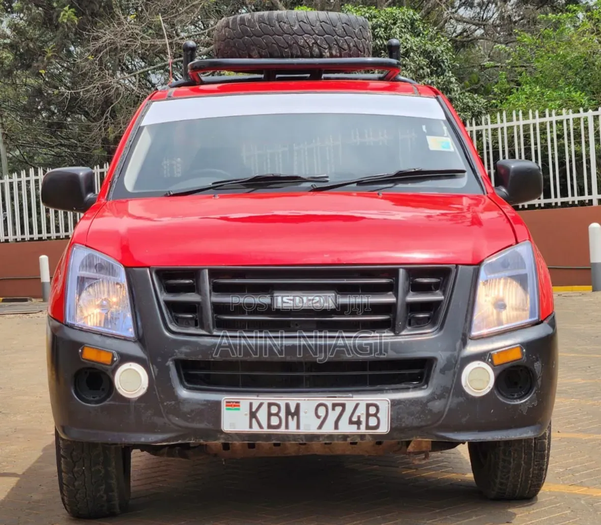 Isuzu D-MAX 2010 Red