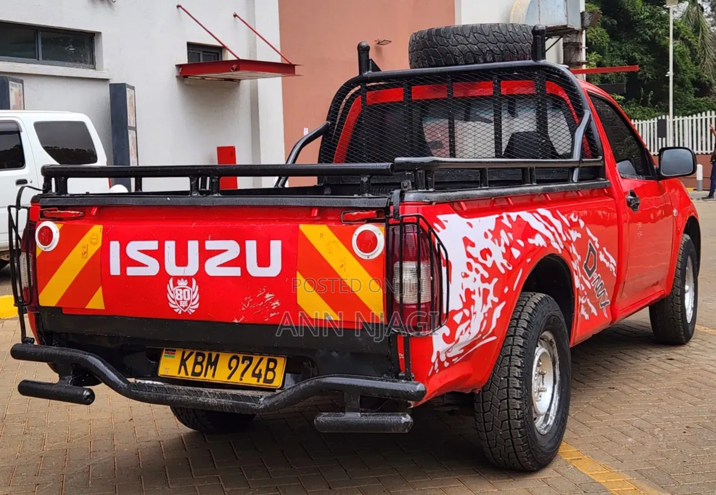 Isuzu D-MAX 2010 Red