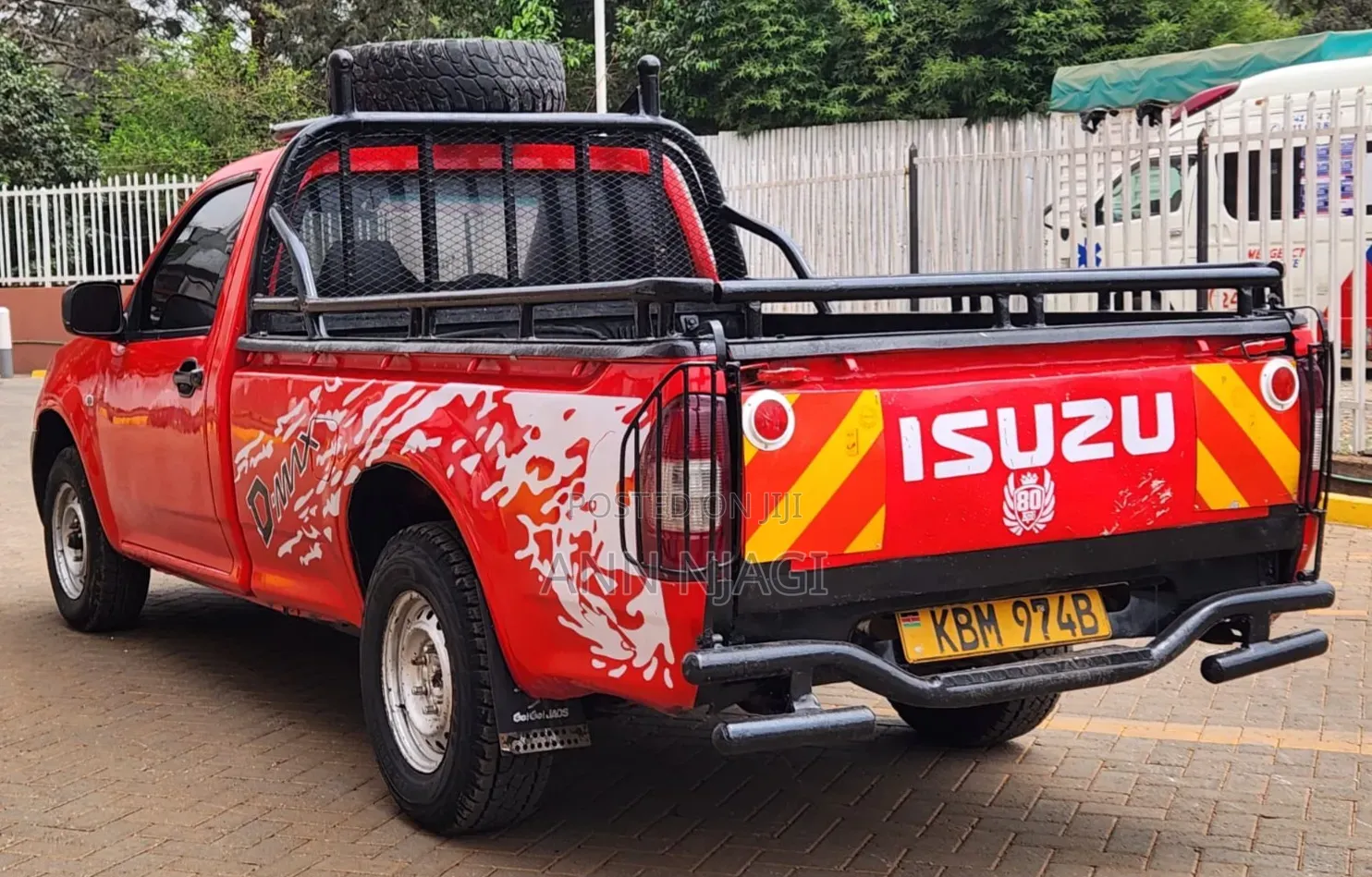 Isuzu D-MAX 2010 Red