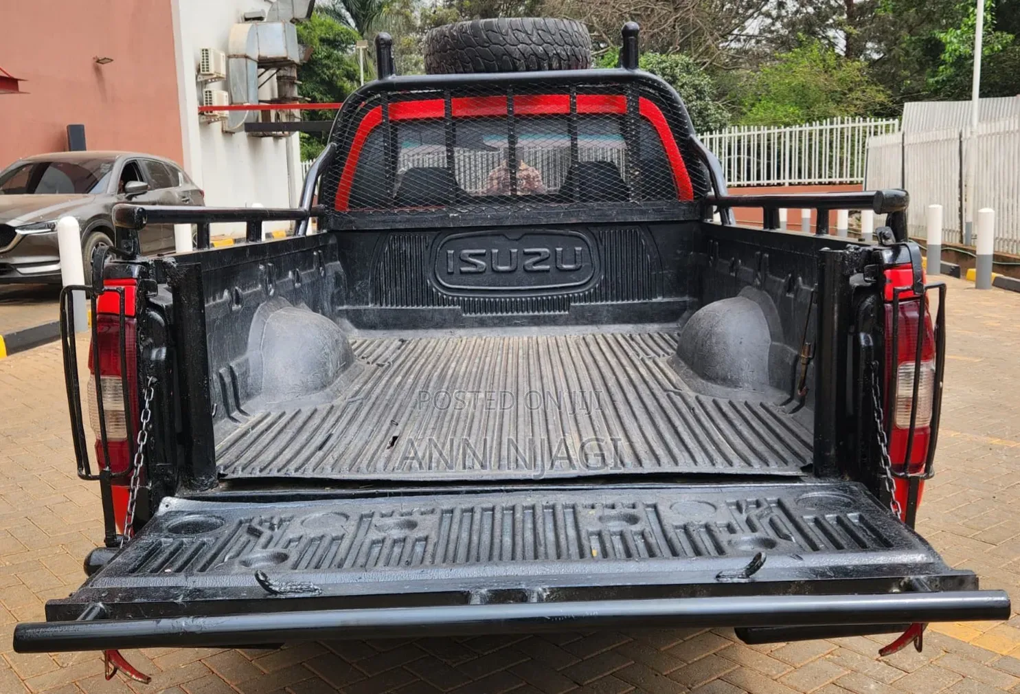 Isuzu D-MAX 2010 Red