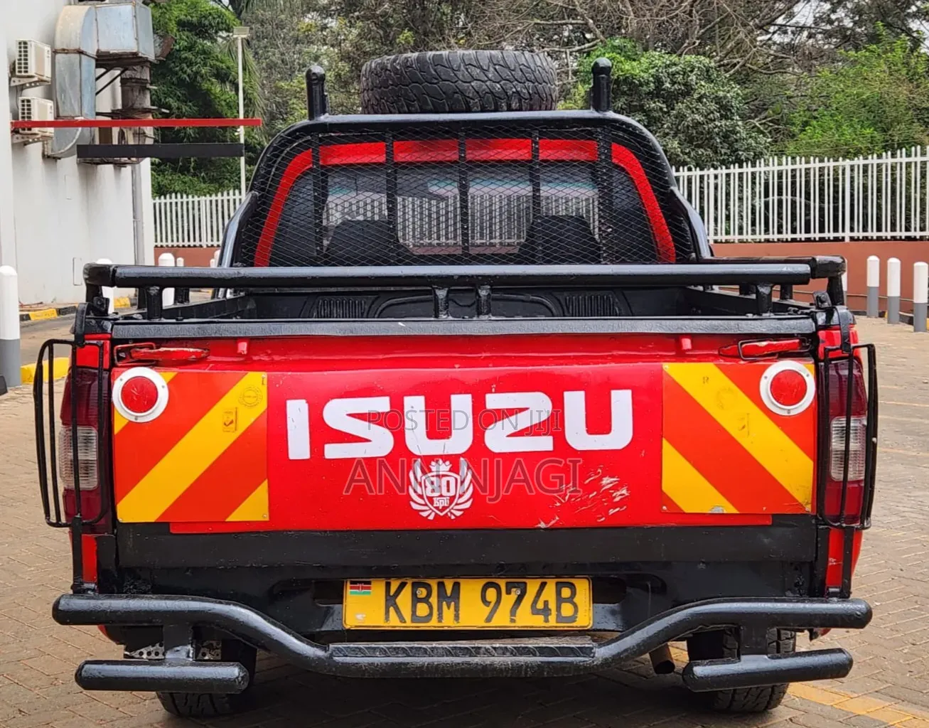 Isuzu D-MAX 2010 Red