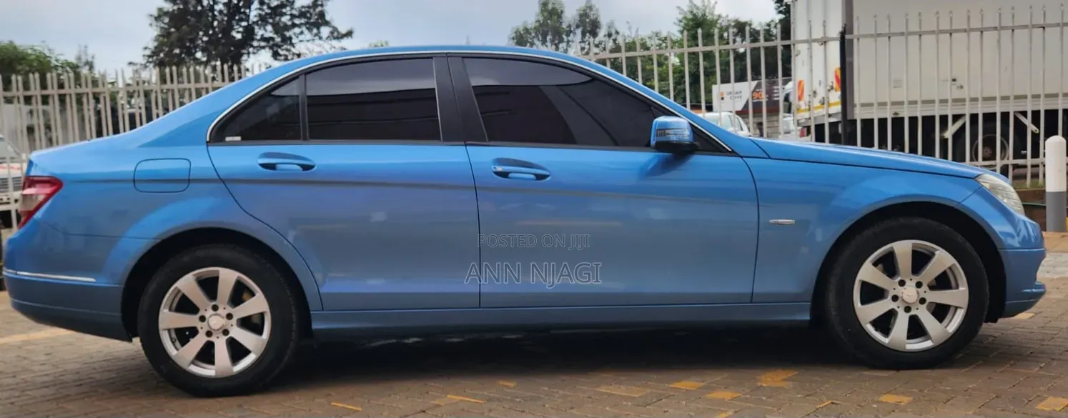 Mercedes-Benz C200 2010 Blue