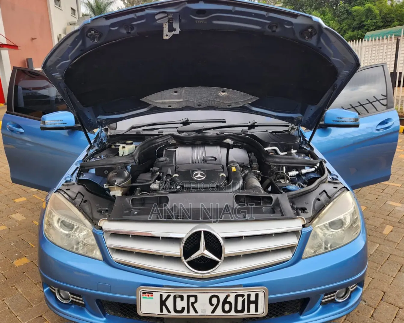 Mercedes-Benz C200 2010 Blue