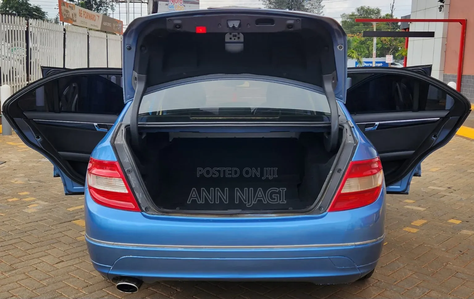 Mercedes-Benz C200 2010 Blue