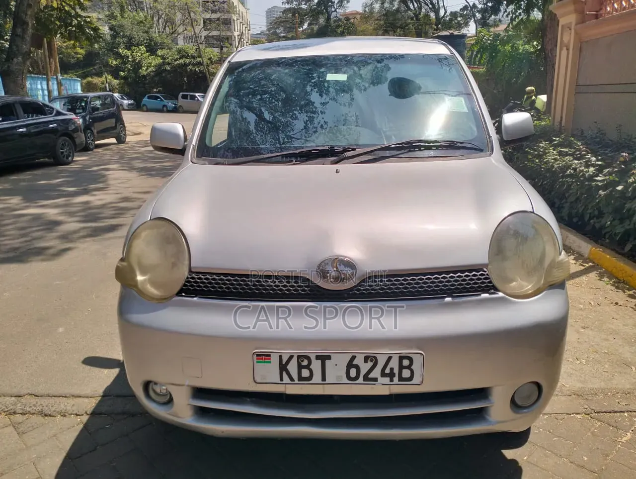 Toyota Sienta 2005 Silver